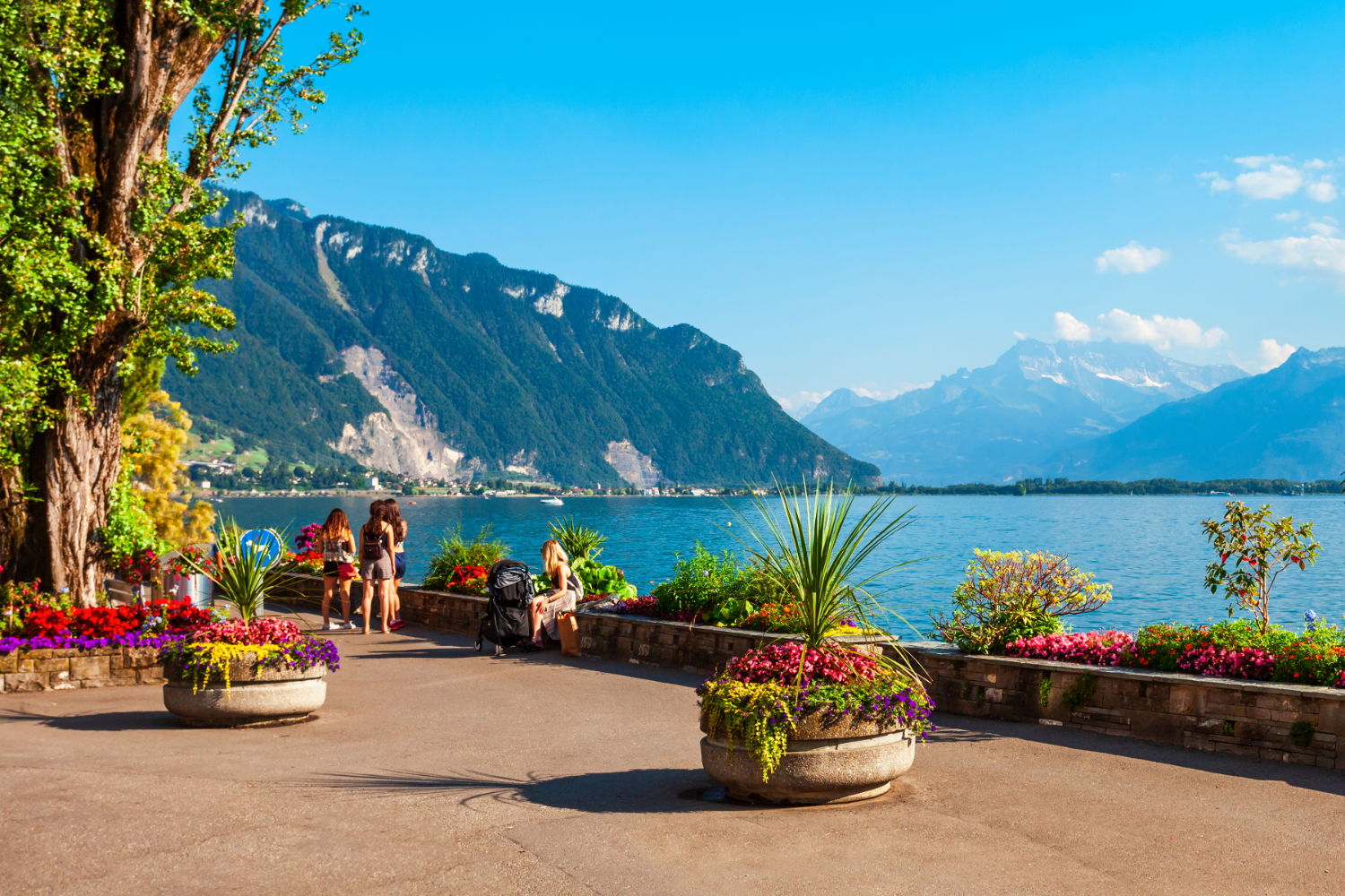 The lake promenade in Montreux